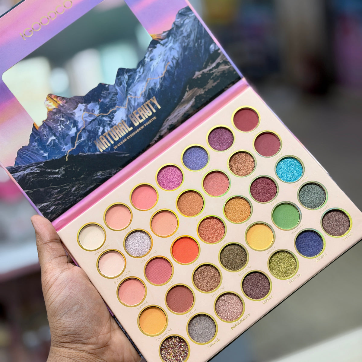 iGoodco Natural Beauty 35 Color Eyeshadow Palette - Highly Pigmented