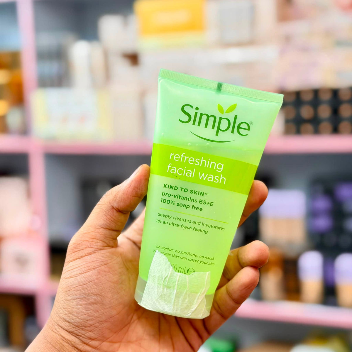 Simple Refreshing Facial Wash 100% Soap Free 150ml