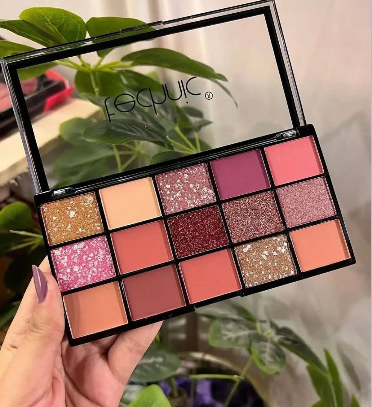 Technic Invite Only Eyeshadow Palette – 15 Highly Pigmented Shades