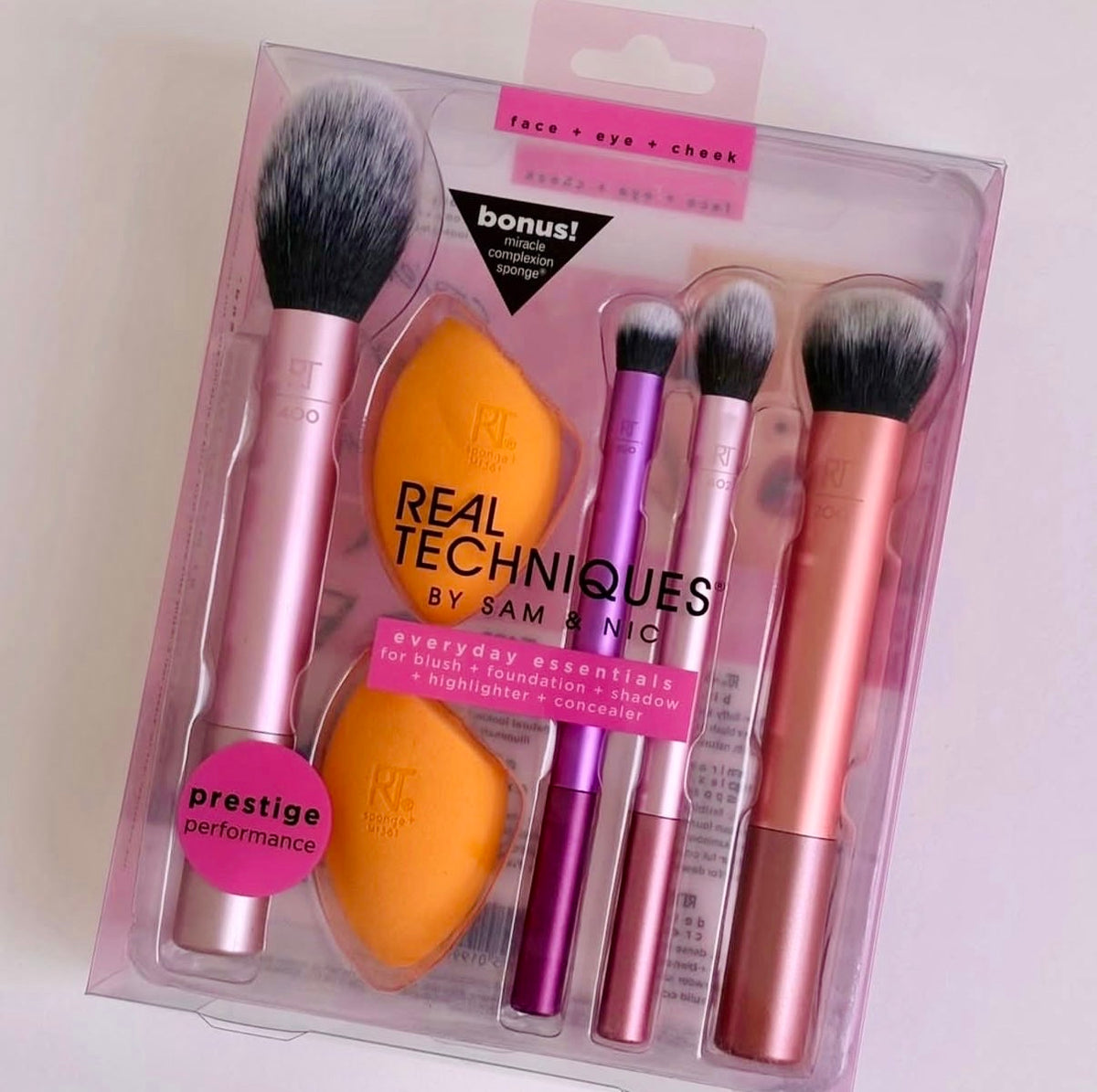 Real Techniques Makeup Brush & Double Puff Set