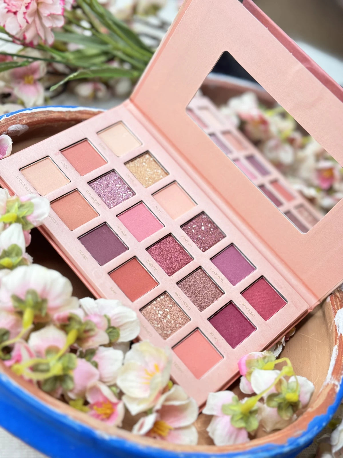 Nude Eyeshadow Palette – 18 Colors